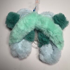 Girls Cat & Jack shades of green furry soft Criss cross slippers  size 13-1, nwo